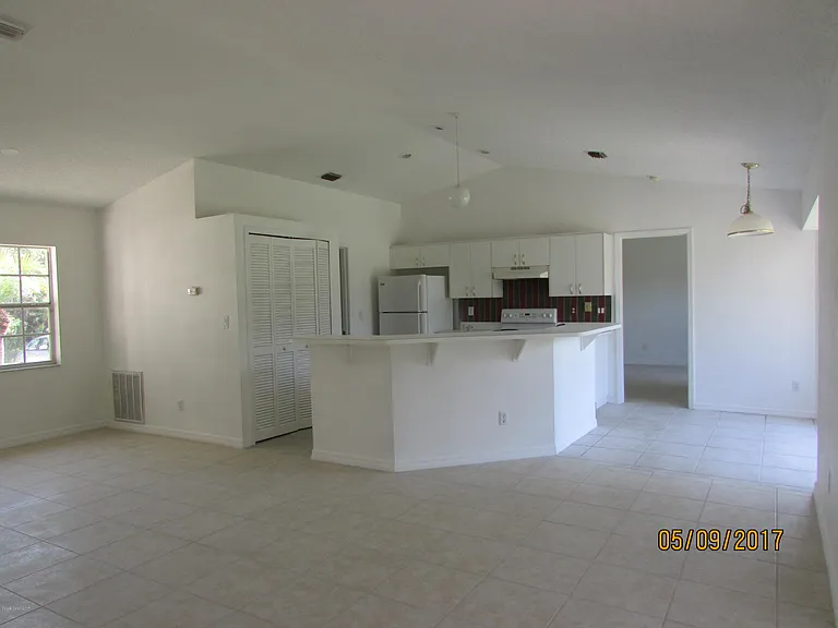 407 Delmonico St NE — Photo 4