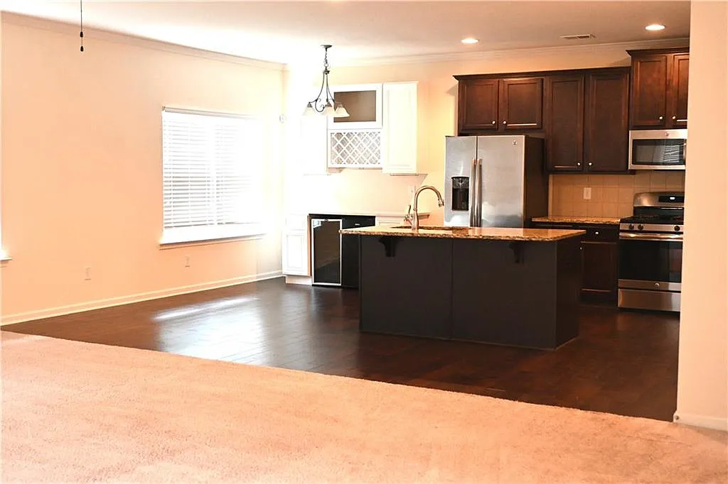 4 bed, 2.5 bath, 2203 sqft, $2,649 — Photo 2