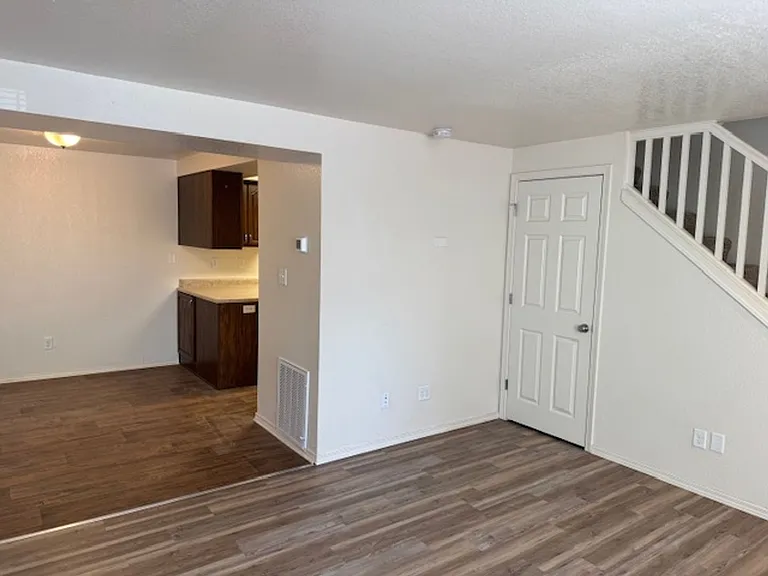 600 W 1st St #9 — Photo 7