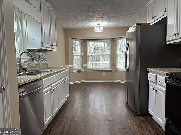 4th image of 3410 Camens Ct NE