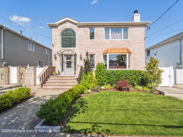 379 Manhattan St, Staten Island, NY 10307