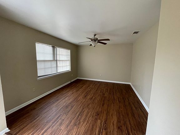 4th image of 1108 Meadowbrook Dr