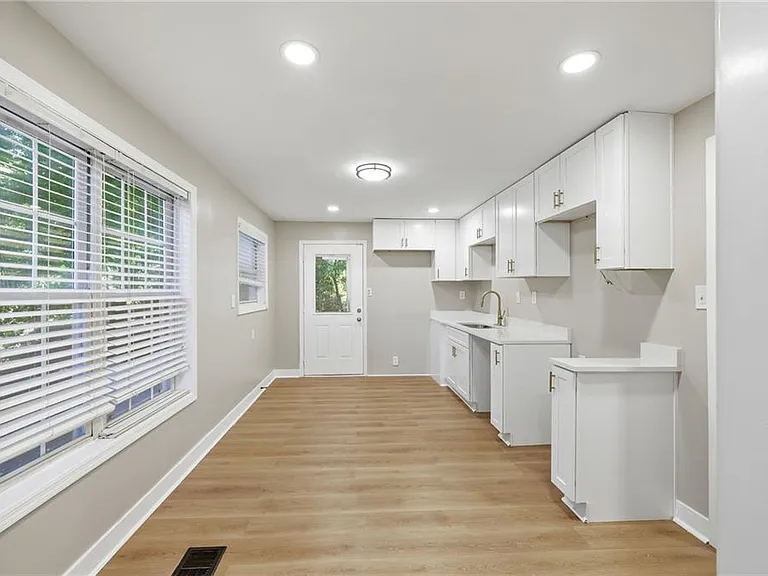 311 Henry Aaron Ave SW — Photo 17