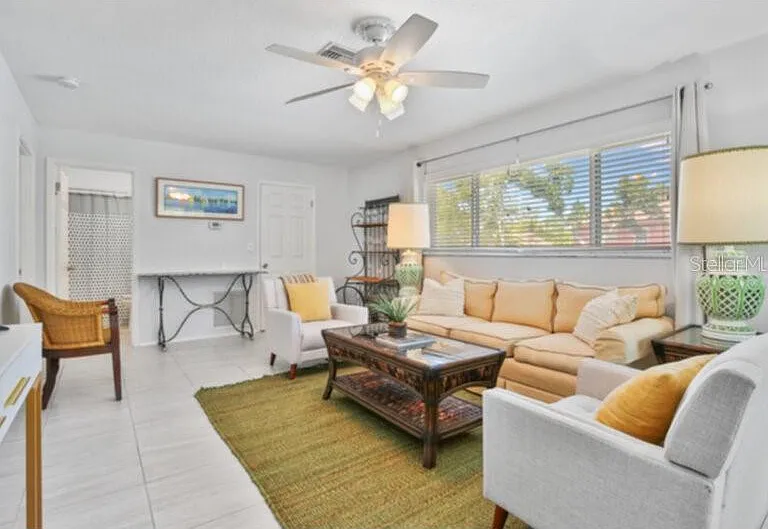 422 Julia Pl #C — Photo 3