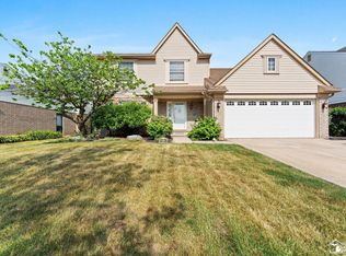 22125 Cherrylawn Dr, Brownstown, MI 48134