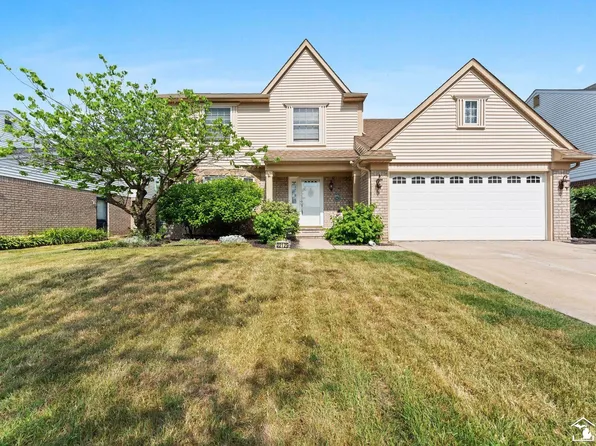 22125 Cherrylawn Dr, Brownstown, MI 48134