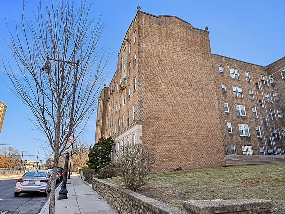 4th image of 1940 Commonwealth Ave #2B-1Ba