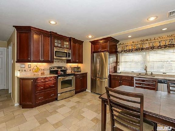 2nd image of 34 Ponder Ln