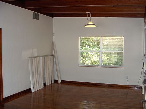 3rd image of 1103 NE 5th Pl