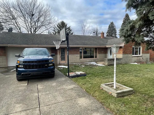 684 Moore Ave, Campbell, OH 44405