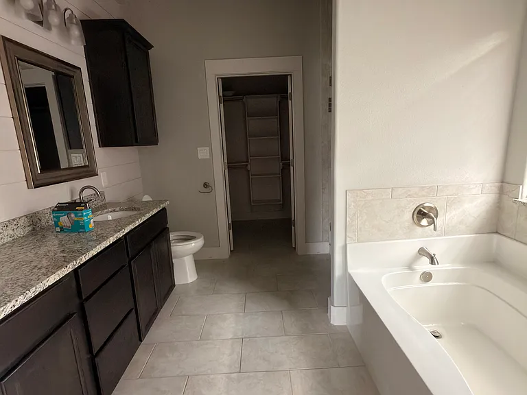 1202 Delmar Dr — Photo 16