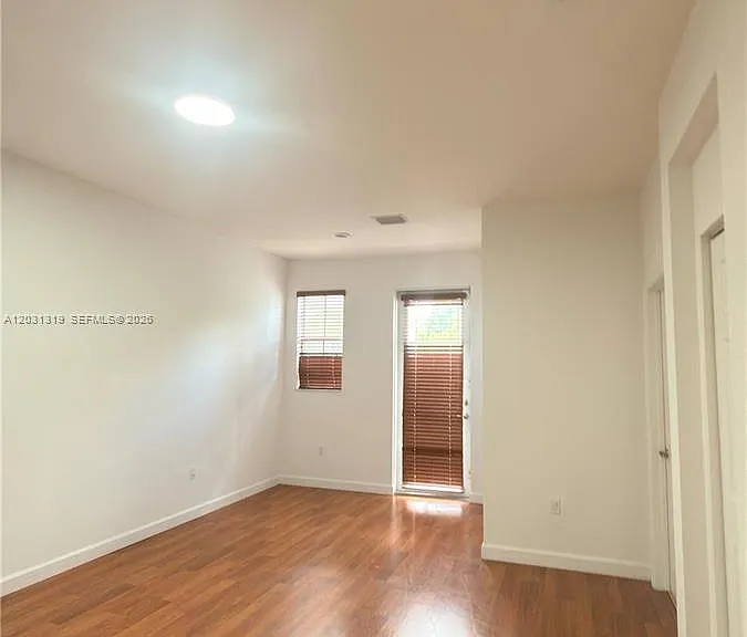 10737 NW 76th Ln — Photo 12
