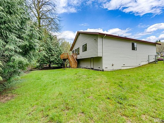 2nd image of 1073 NE Shadybrook Ct