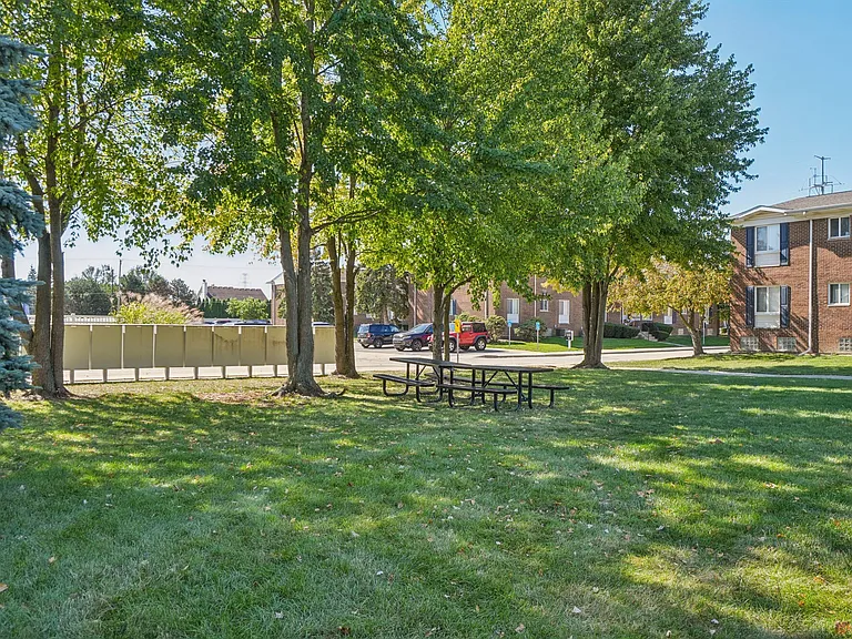Southpointe Square — Photo 14