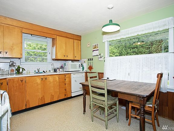 5th image of 1325 N 192nd St