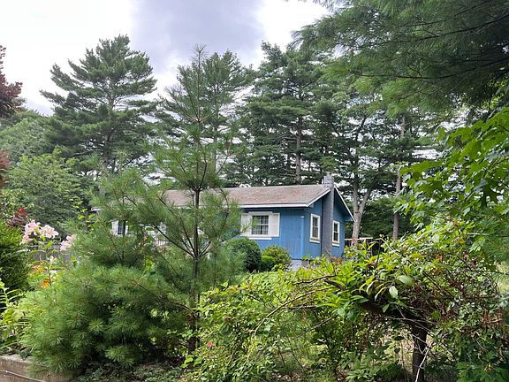 2nd image of 41 Goldfinch Ln