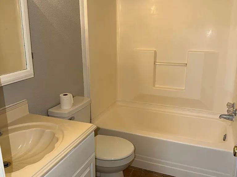 2730 Dorothy Ave NE — Photo 4