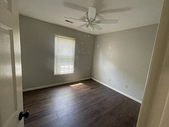 5th image of 520 Jonathan Ln