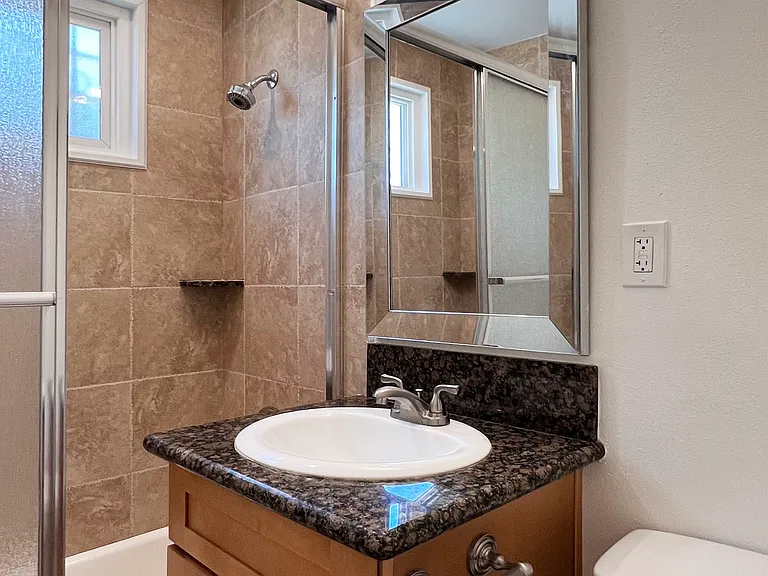 2540 S Barrington Ave #6 — Photo 17