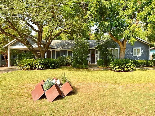 5018 Shoal Creek Blvd Photo 1