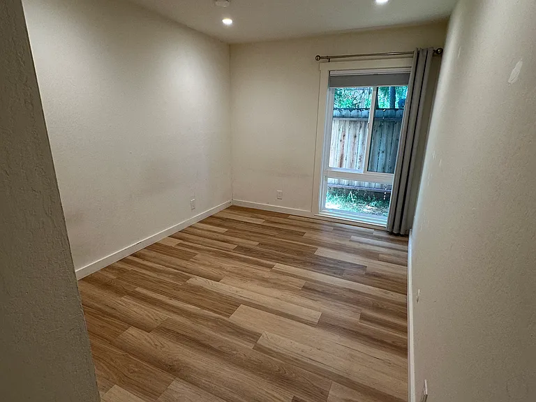 2020 Cedar St #3 — Photo 10