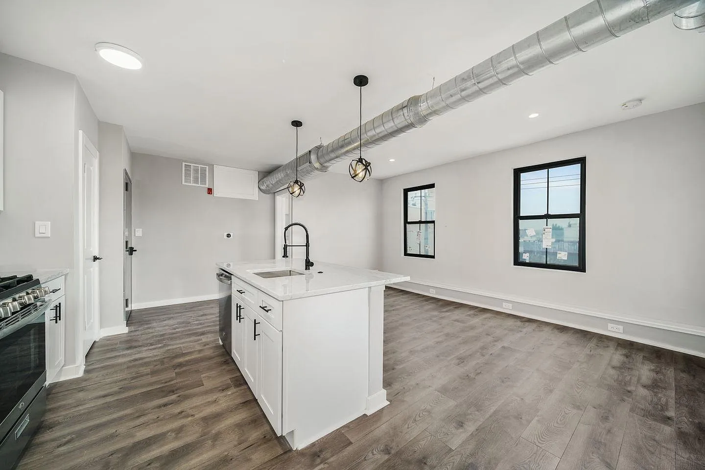 1439 S 6th St — Photo 3
