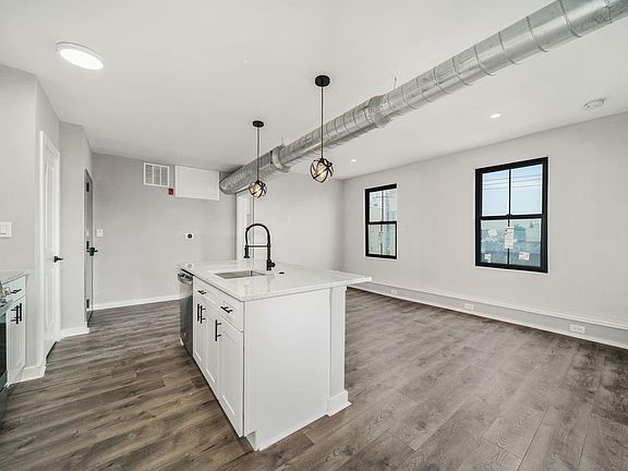 3rd image of 1439 S 6th St APT 3F