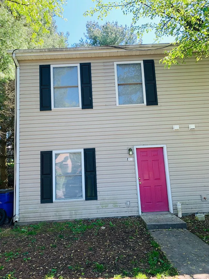 3 Bedroom 1.5 Half Bath Townhouse — Photo 1