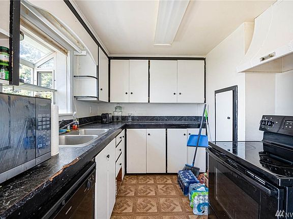 3rd image of 345 SE Oleary St