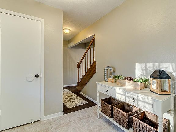 4th image of 2923 Valley Rose Dr