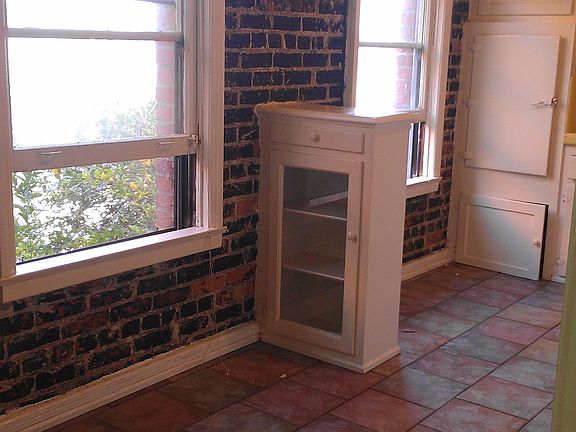 5th image of 608 S Dunsmuir Ave APT 304