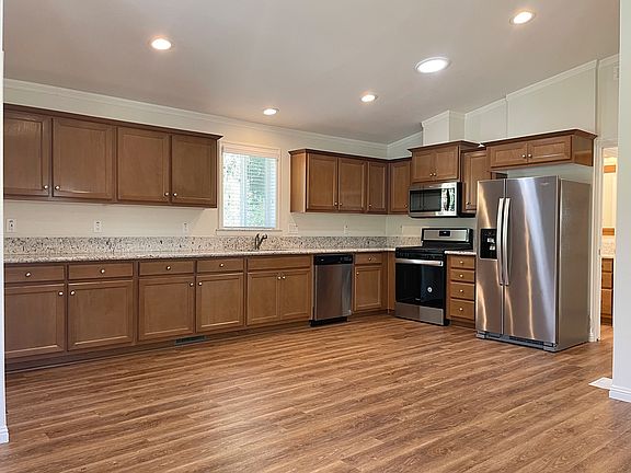 4th image of 2081 El Monte Dr #B