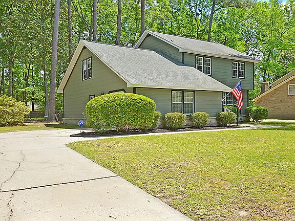 3rd image of 611 Fairington Dr