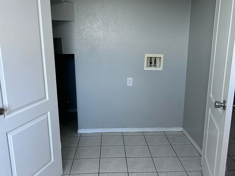 Las Violetas Apartments — Photo 53