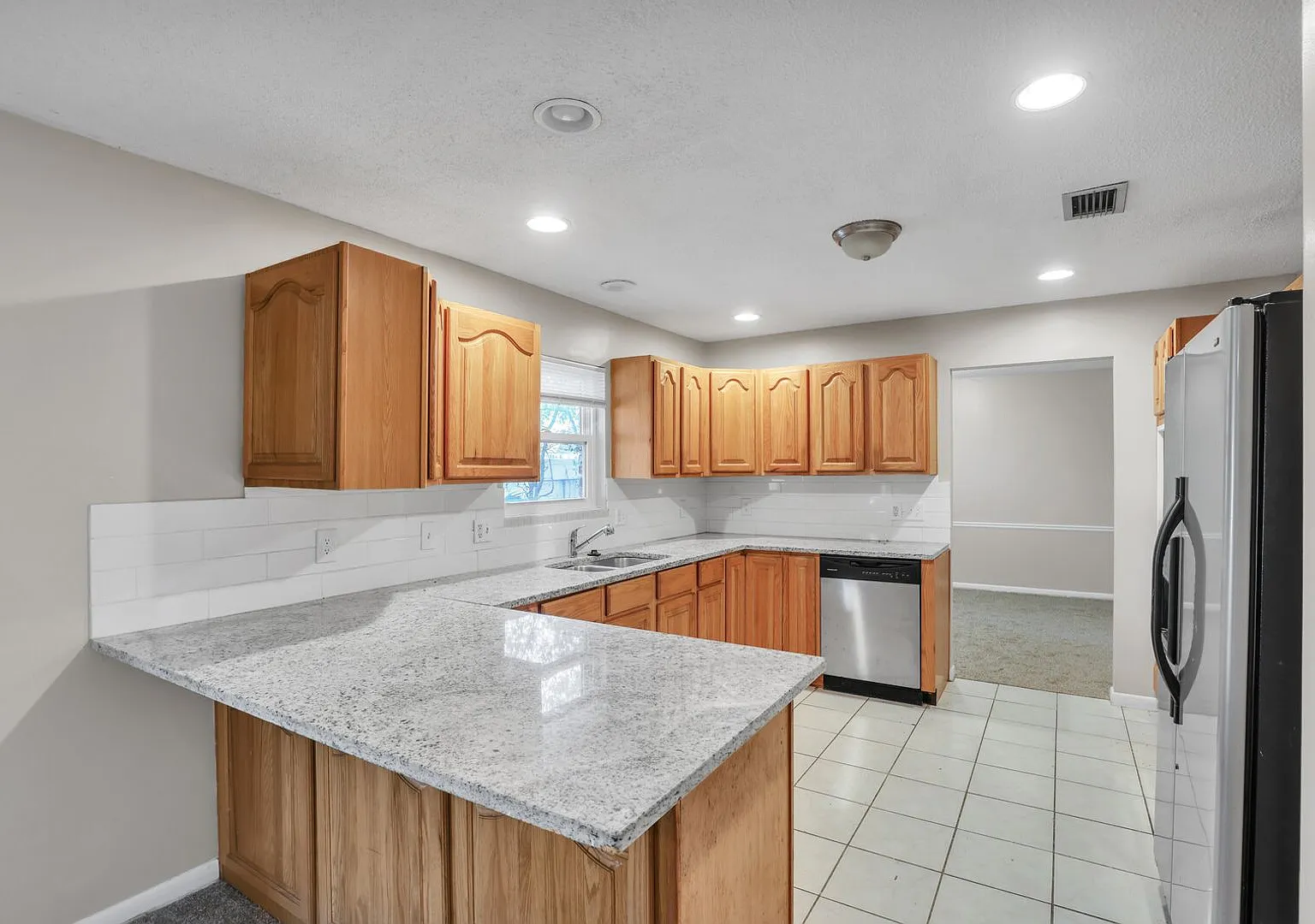 4 bedroom 2.5 bath home in Fort Caroline! — Photo 4
