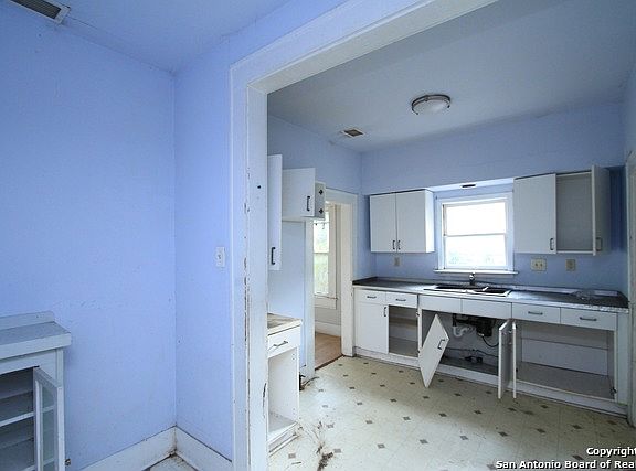 4th image of 131 W Vestal Pl