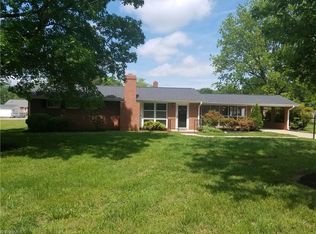 302 N 9th Ave, Mayodan, NC 27027