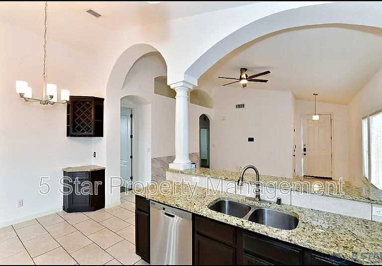 13136 Wellington Dr — Photo 16