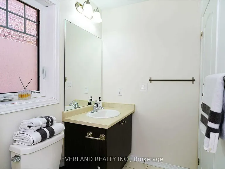 5267 Major Mackenzie Dr E — Photo 20