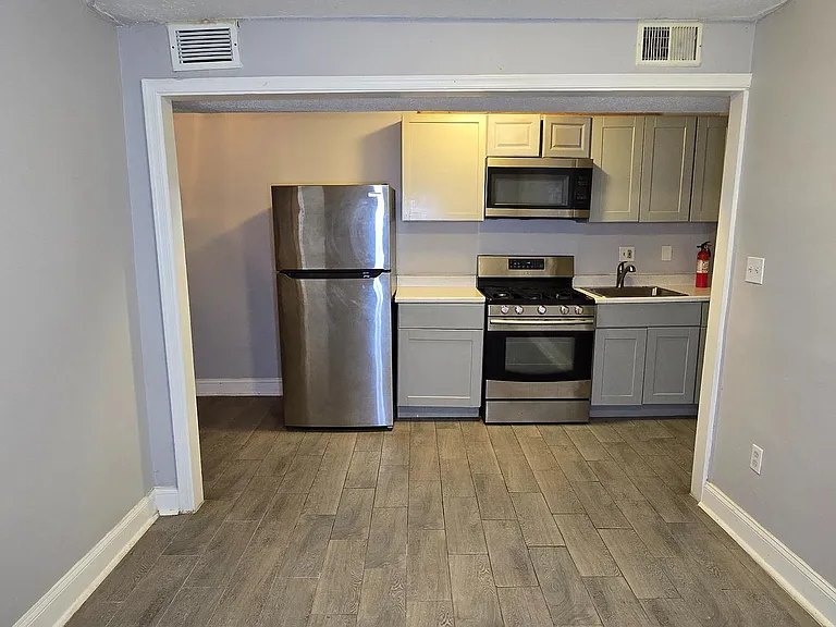 1702 Gales St NE #3 — Photo 9