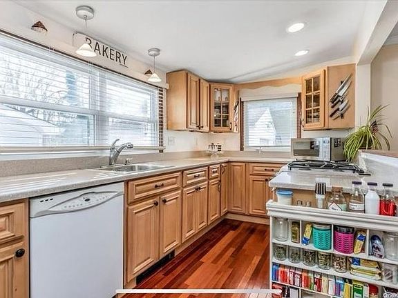 4th image of 68 Ferndale Ave