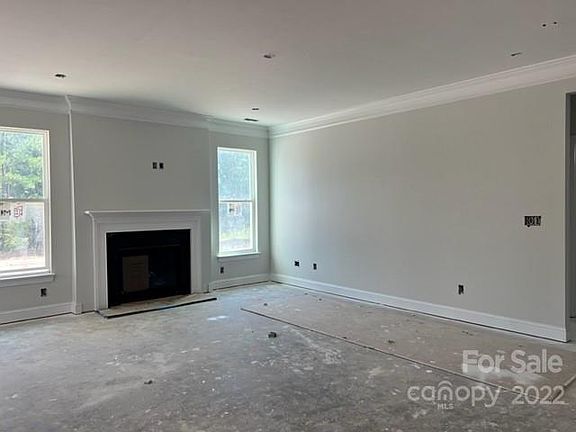 3rd image of 4042 Clapton Dr Lot 8-03