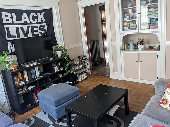 Shared living room pic2