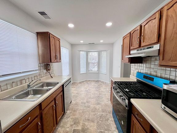 5th image of 153 E Fabish Dr