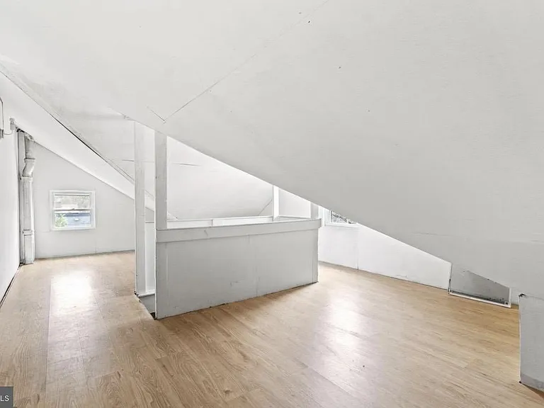 715 E Haverford Rd — Photo 16