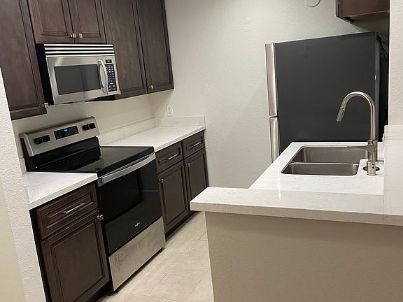5th image of 850 State St Unit 225