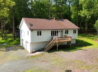 371 Ridge Cir, Cresco, PA 18326