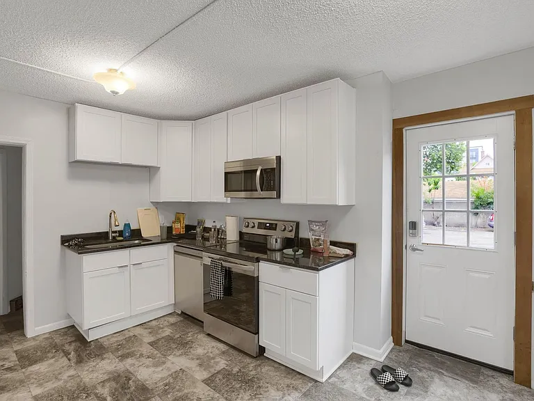 1316 7th St SE — Photo 49