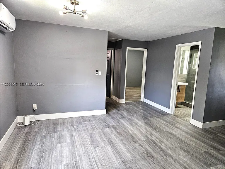 5627 SW 26th St — Photo 7