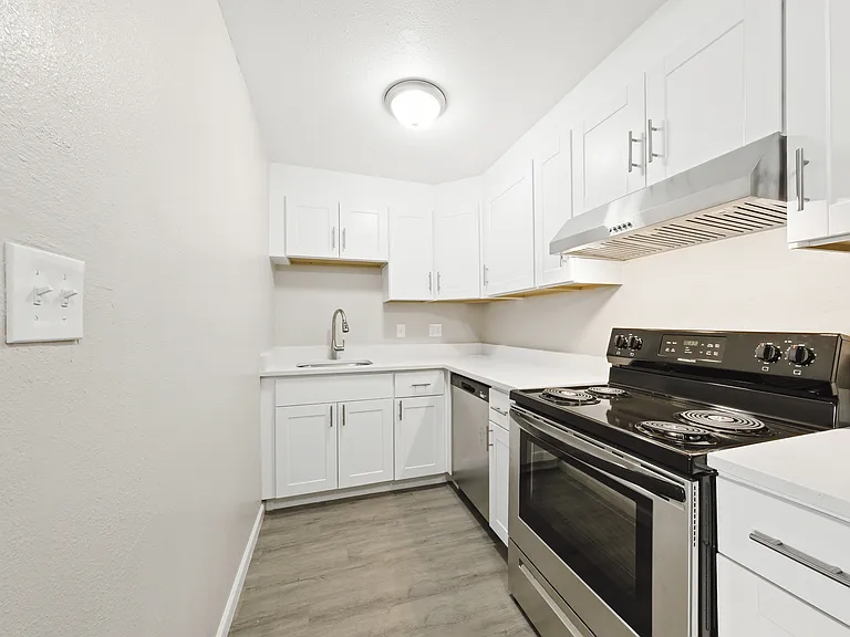 Tailwinds Apartments — Photo 9